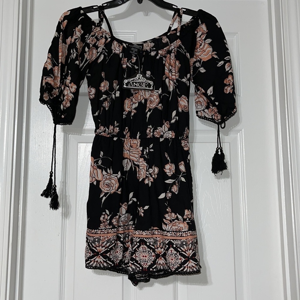 NWT beautiful women’s romper S